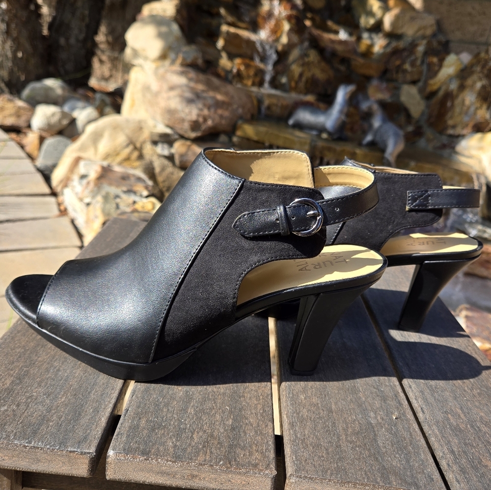 NWOT Naturalizer Black Peep-Toe Platform Heels